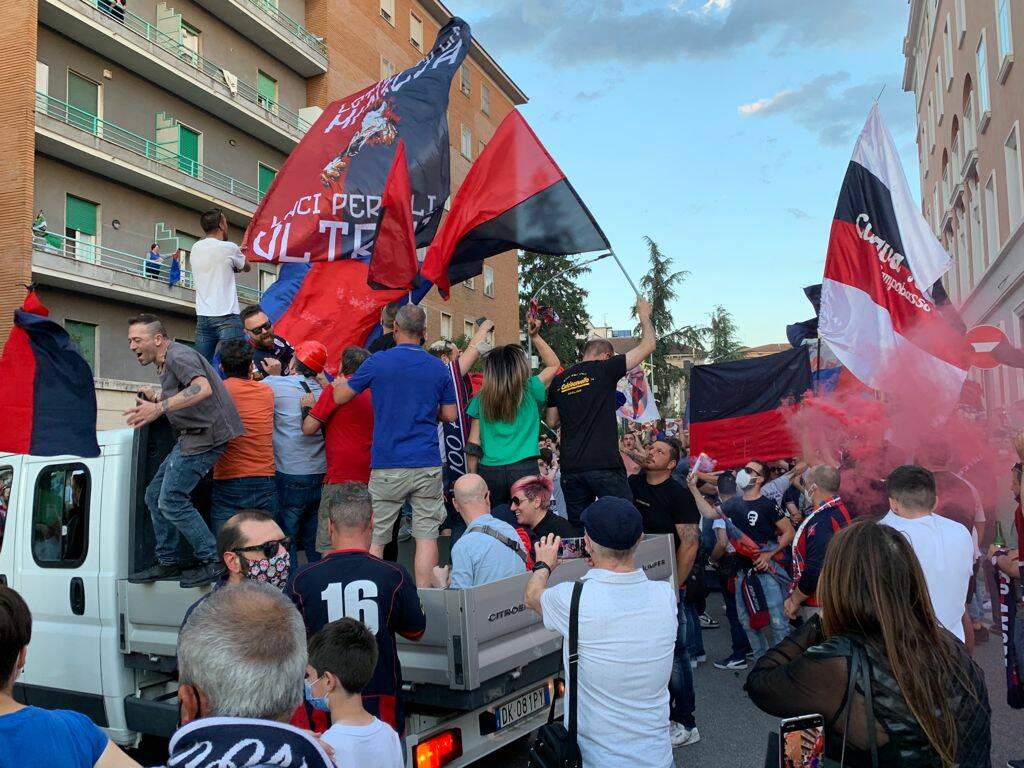 Campobasso si tinge di rossoblù - FOTO Terrigno