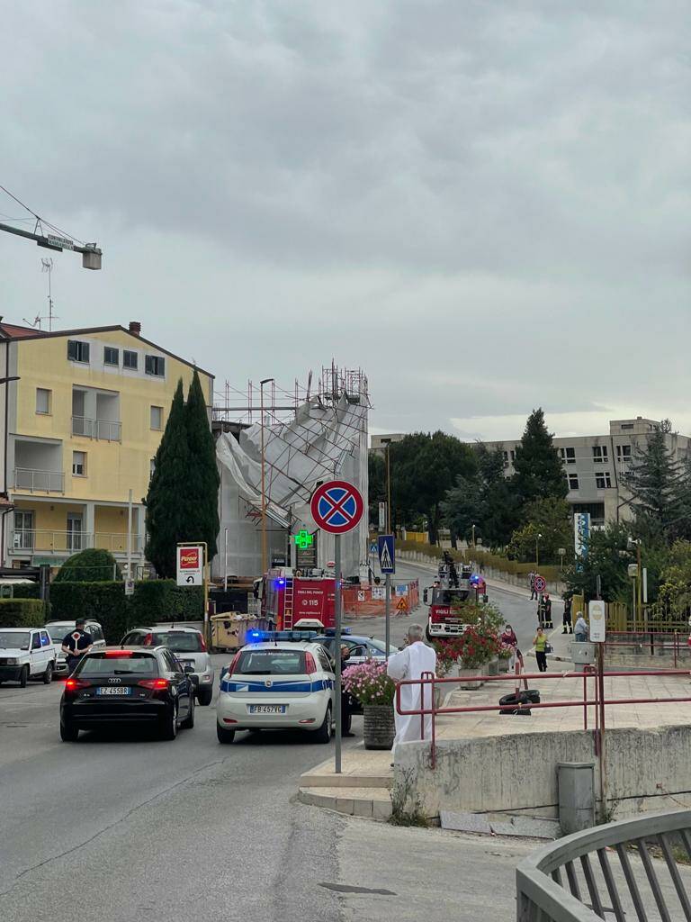 Crolla una impalcatura a Campobasso