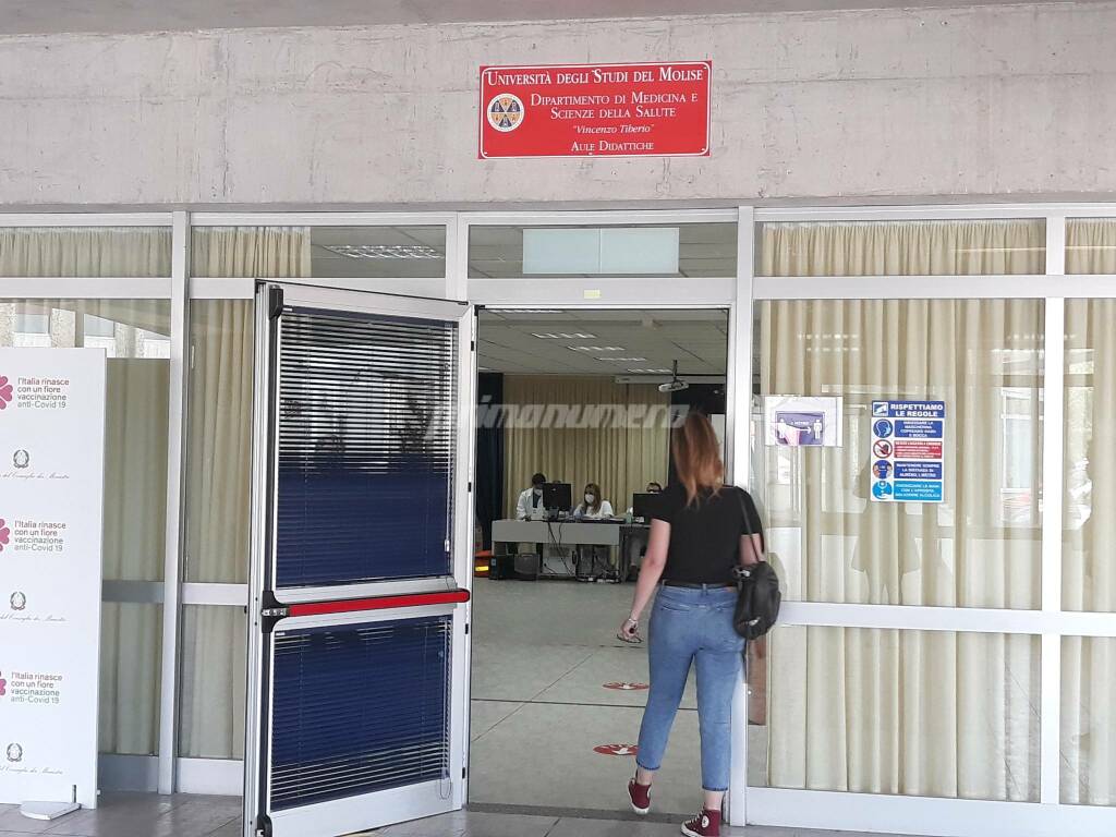 Vaccini studenti maturandi ospedale Cardarelli di Campobasso covid pfizer 