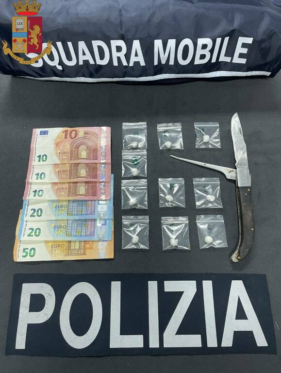 squadra mobile negozio trasformato bazar cocaina