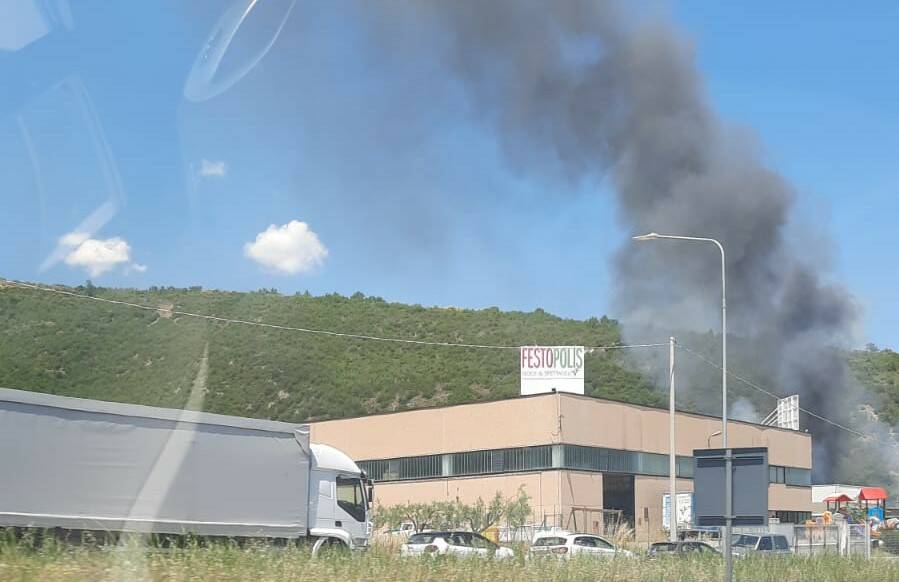 incendio fumo capannone trignina dogliola