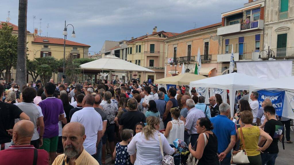 piazza monumento salvini referendum giustizia termoli