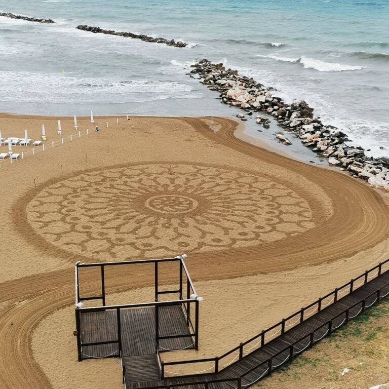 mandala spiaggia land art agostino senese