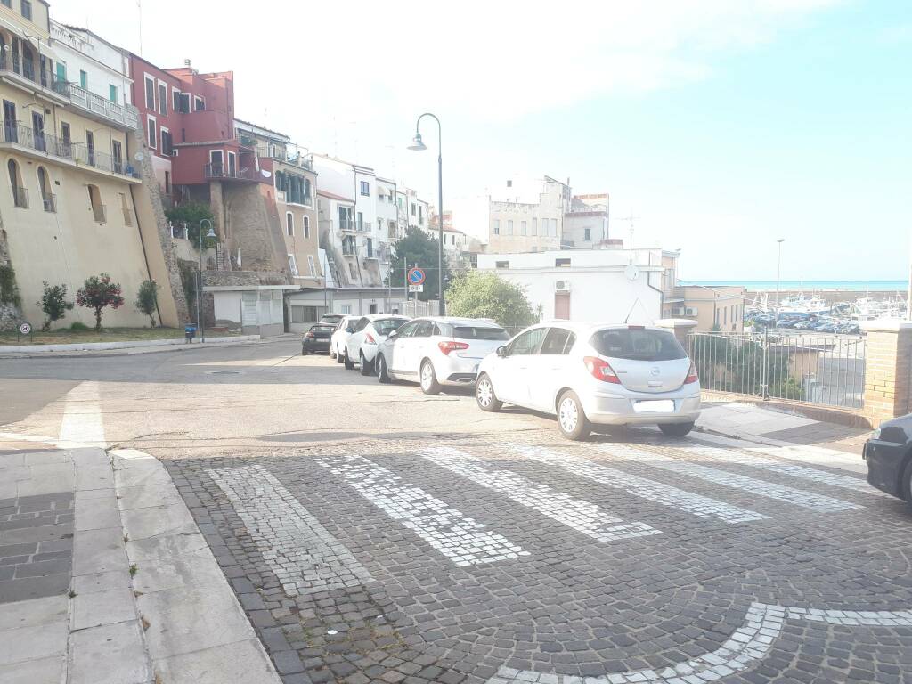 Parcheggi selvaggi porto