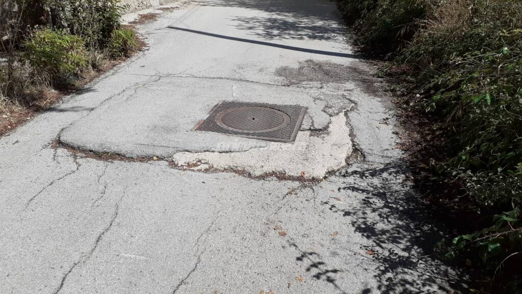 Campobasso, strada disastrata in contrada Cese