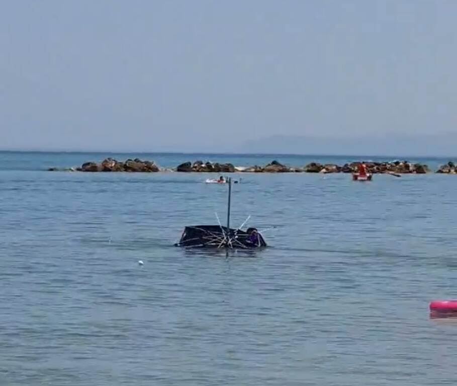 ombrelloni mare campomarino lido vento