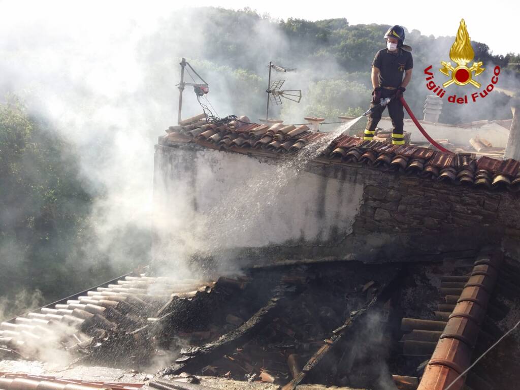 Vigili del fuoco incendio casa Spinete