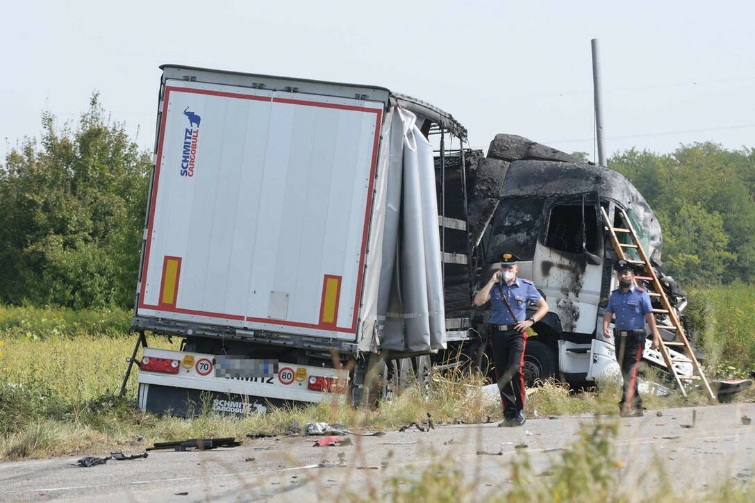 foto ansa incidente nel Milanese muore camionista di Trivento