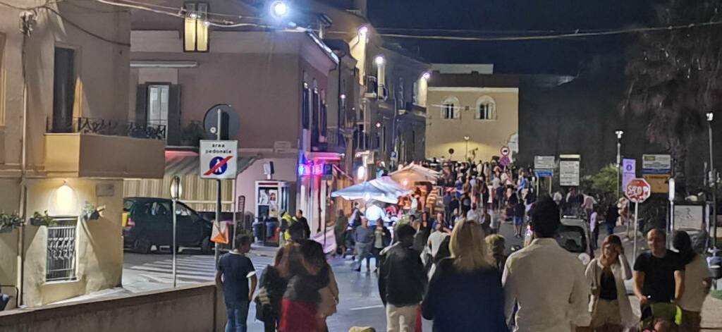 Termoli sera by night assembramenti folla