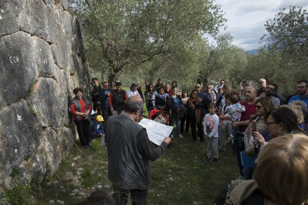 camminata tra gli olivi