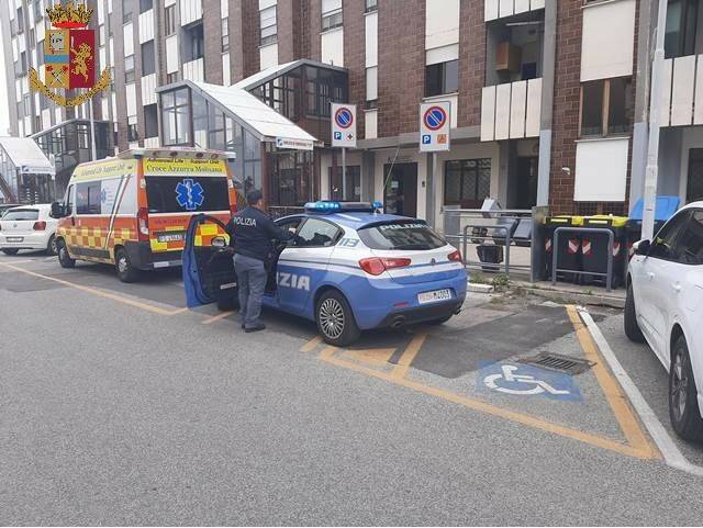 polizia ambulanza pronto soccorso cardarelli