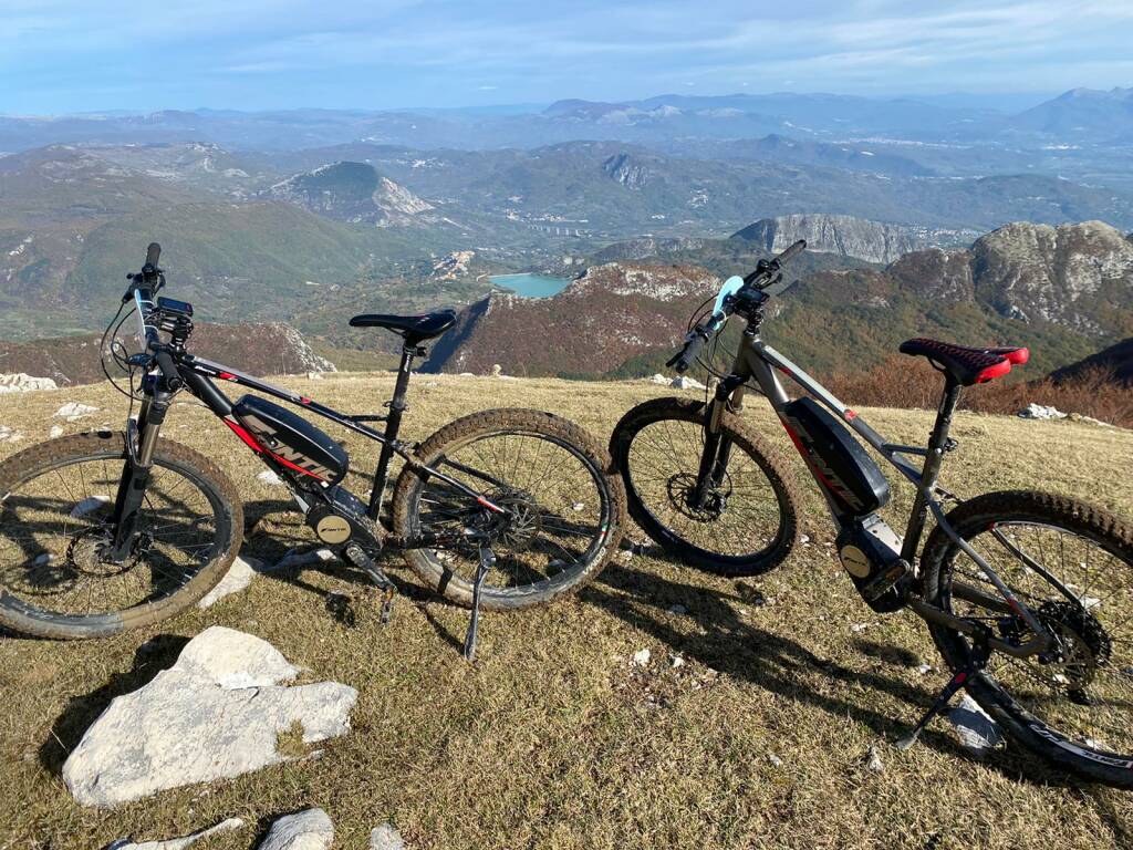 oasi parco mainarde castel san vincenzo bici elettriche