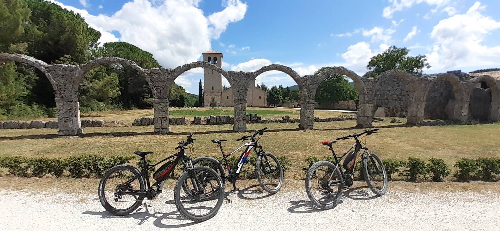 oasi parco mainarde castel san vincenzo bici elettriche