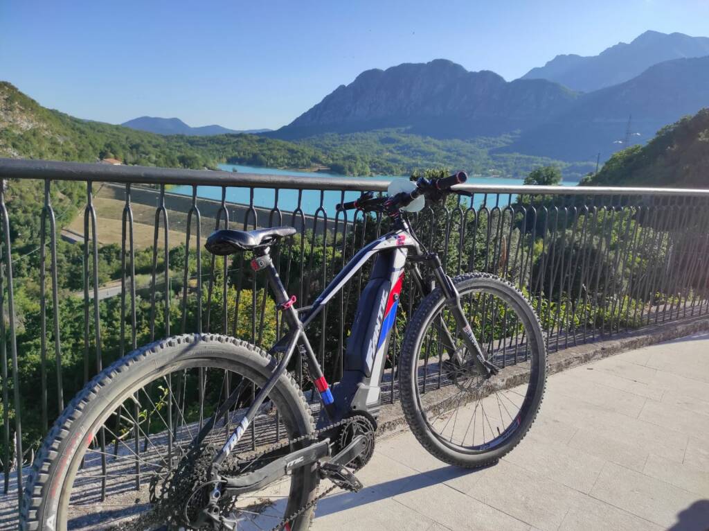 oasi parco mainarde castel san vincenzo bici elettriche