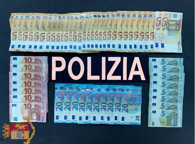 polizia sequestro  soldi