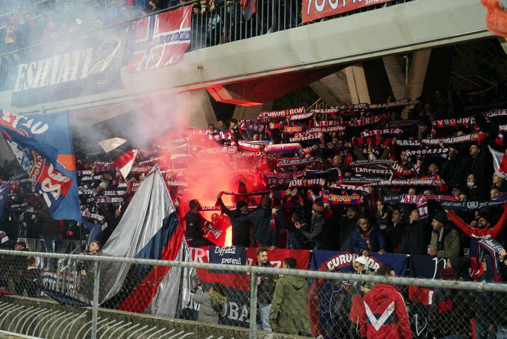 tifosi Campobasso curva stadio sciarpata