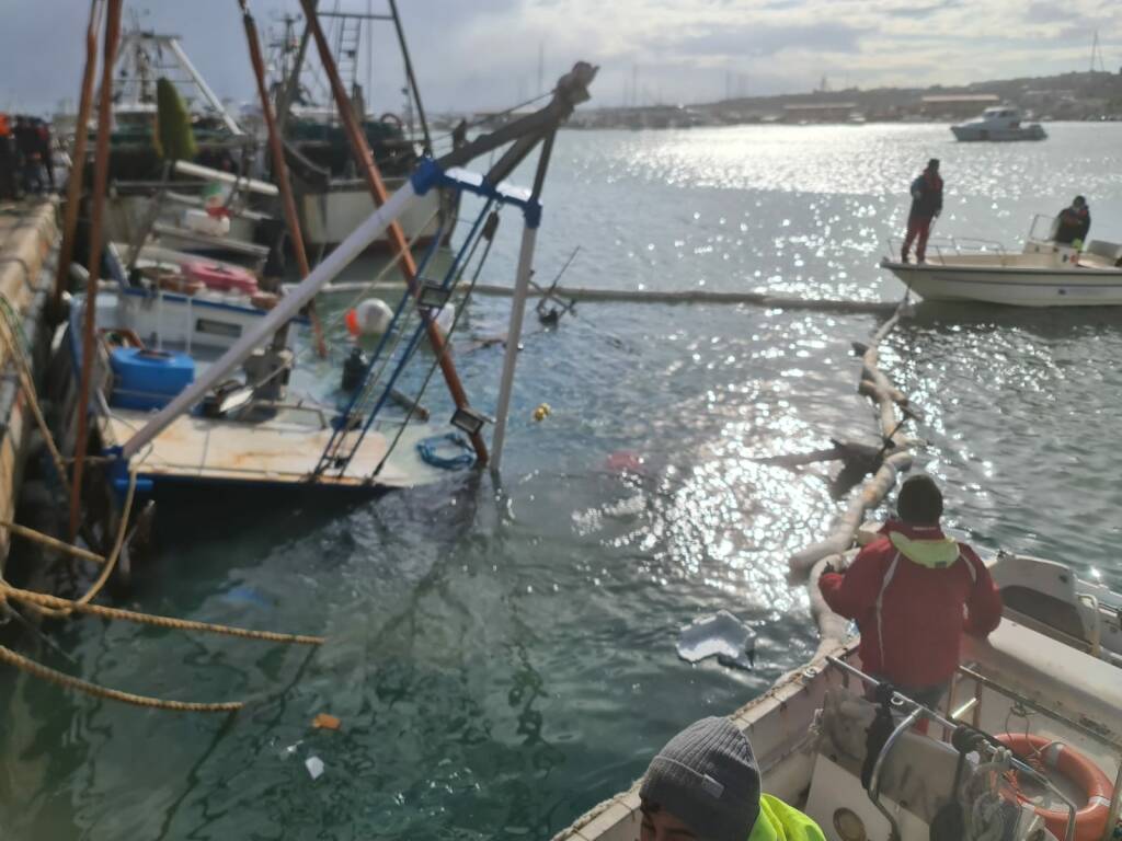 Pescherecci affondati recupero Guidotti ships