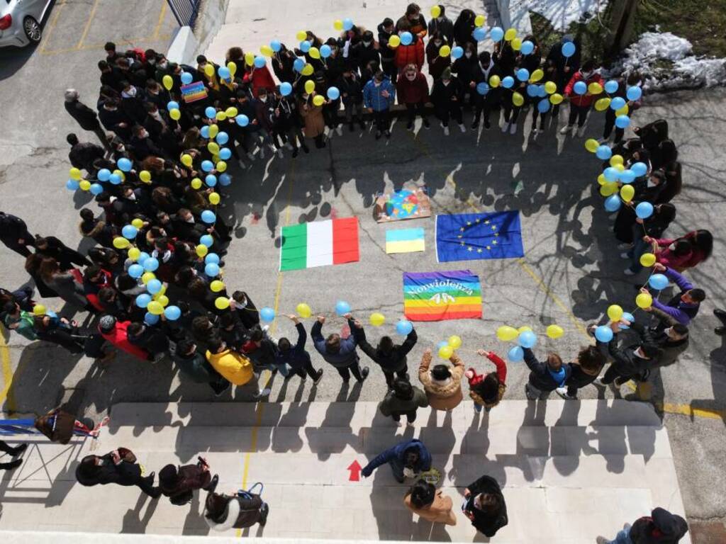 flash mob studenti santa croce pace