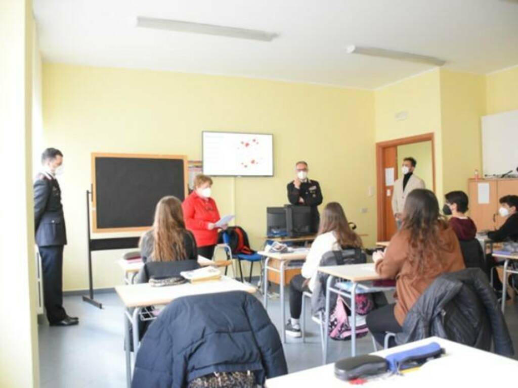 carabinieri bojano dellegrazie studenti