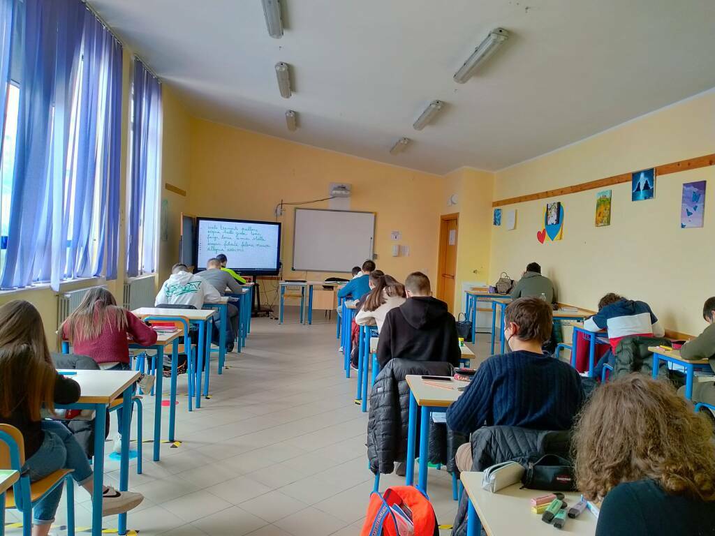 studenti liceo capriglione giornata poesia