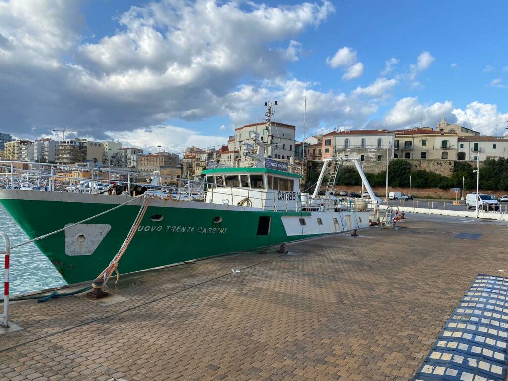 porto pescherecci  barche ormeggiate