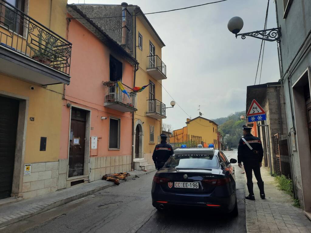 Bojano casa incendiata carabinieri