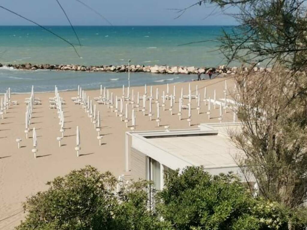 spiaggia lidi preparazione aprile 22