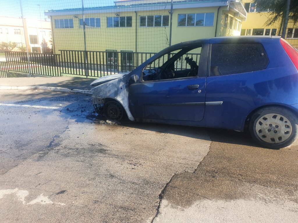 Auto incendiata Petacciato