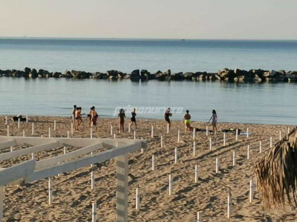 lidi spiaggia gente maggio 