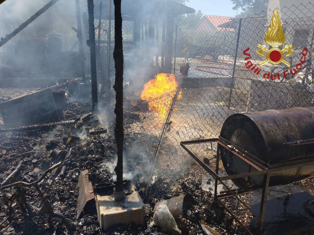 incendio is deposito agricolo