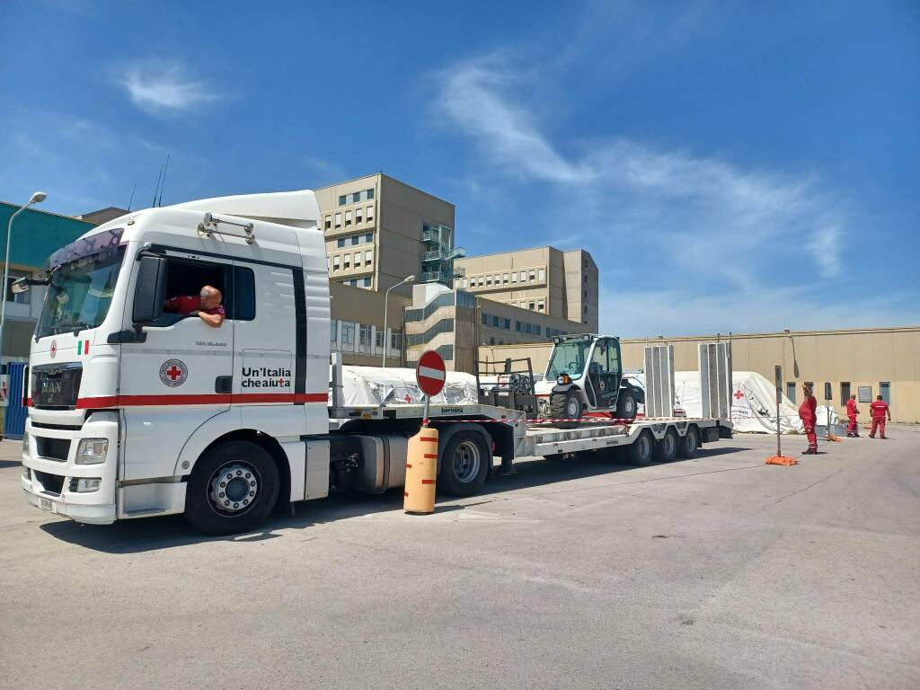 camion croce rossa ospedale da campo