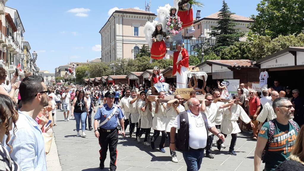 Misteri ultima tappa salotto Campobasso folla persone sfilata