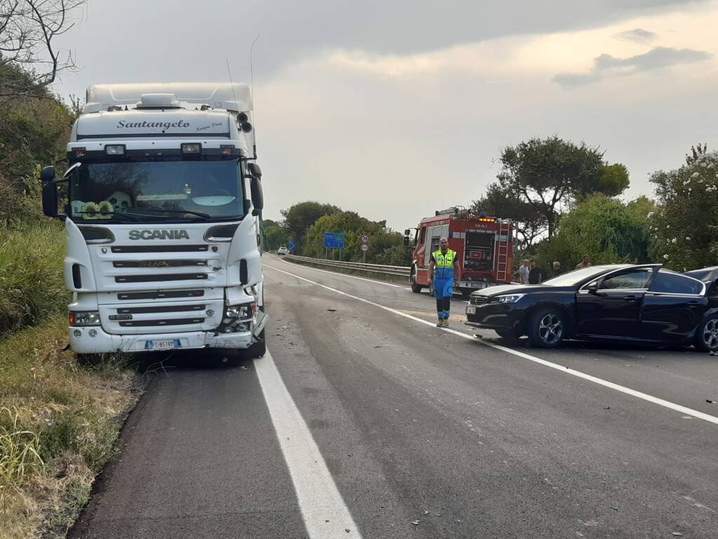 Incidente statale 16 Petacciato torre