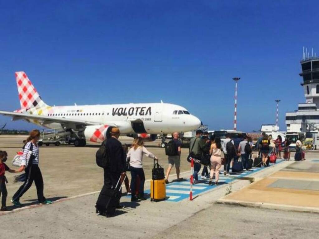 Aeroporti di Puglia (foto pagina Facebook)