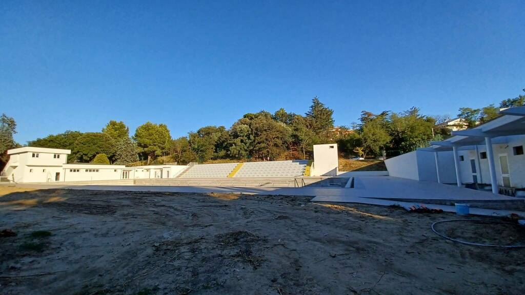 piscina parco cantiere