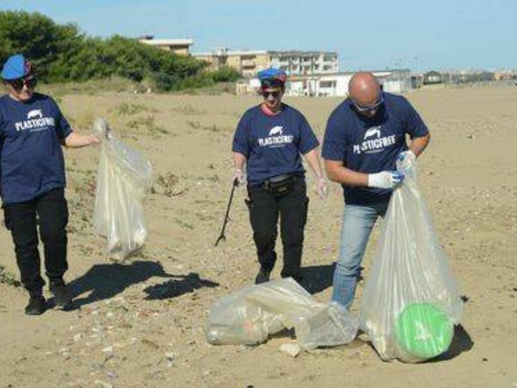 plastic free clean up campomarino