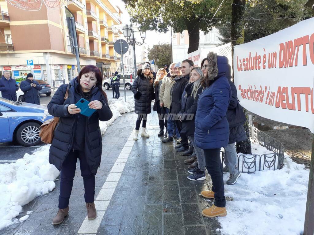 Comitato vittime covid sit in davanti al Tribunale 