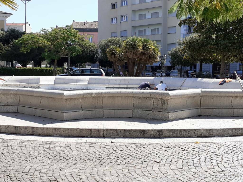 Peschera vasca fontana vuota piazza vittorio emanuele campobasso