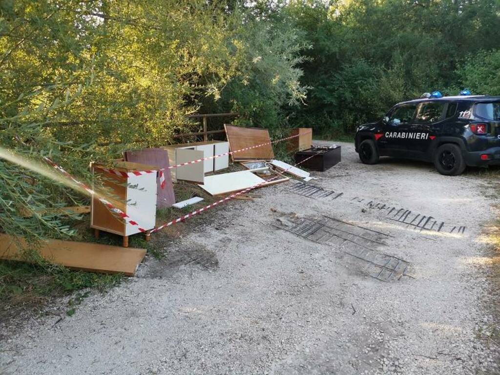 carabinieri mobili abbandonati 