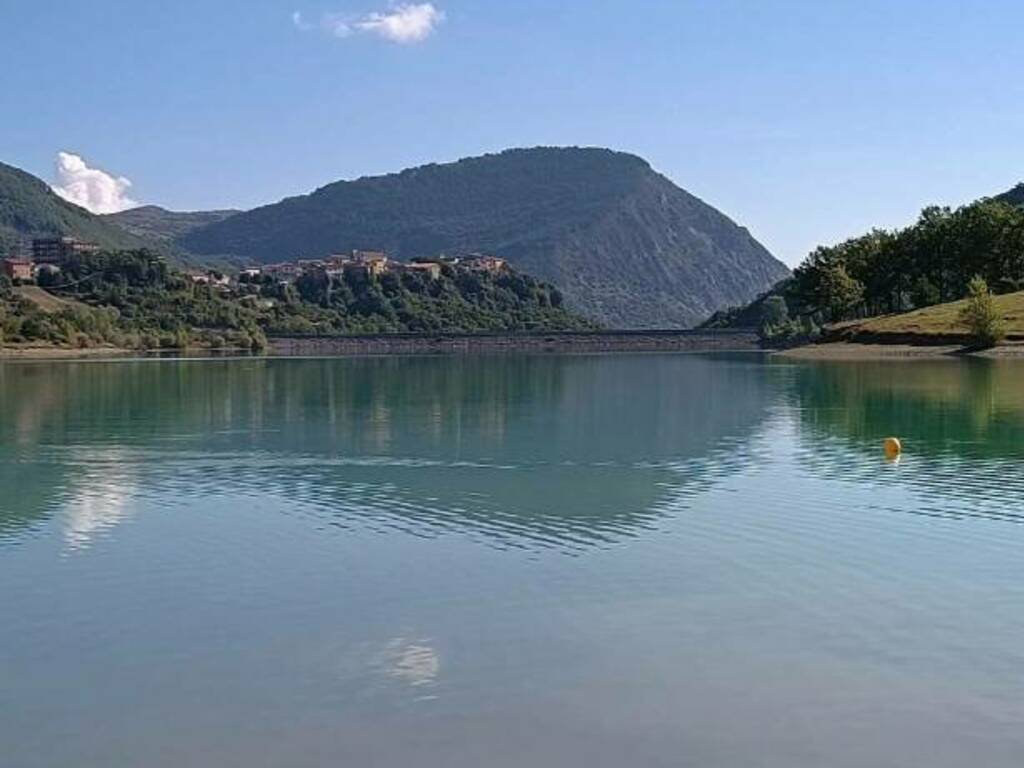 lago castel san vincenzo 