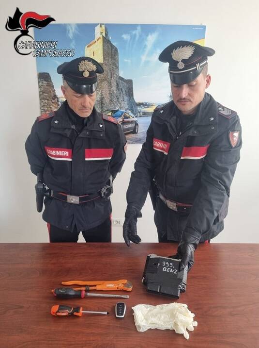Carabinieri chiavi contraffatto 
